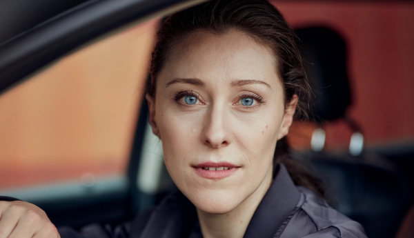 Mach mit bei der Studie: Wie erleben Schauspielerinnen Mutterschaft im Beruf?